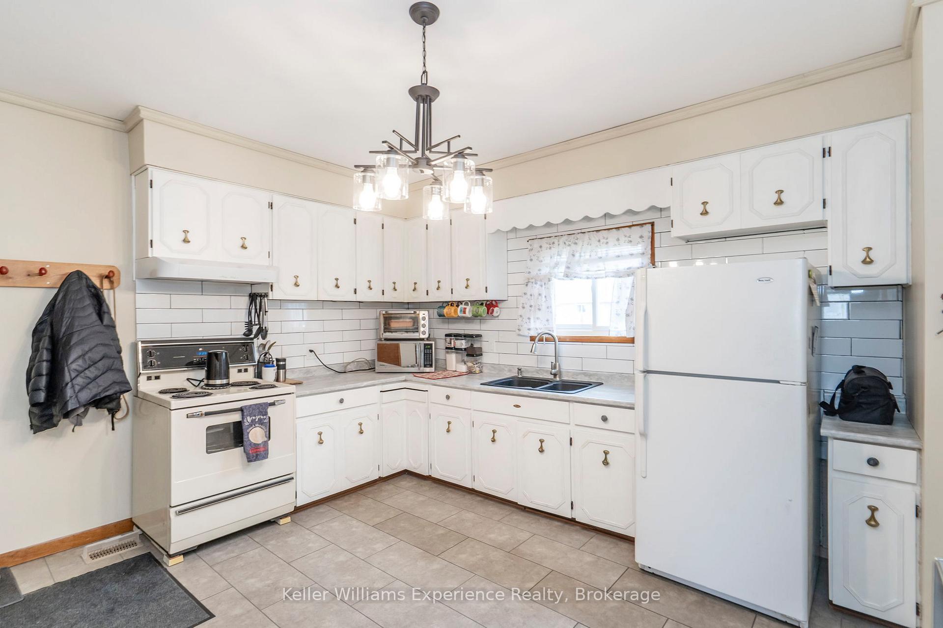 Photo 6 of 223 Lindsay Street, Midland — HOMEH