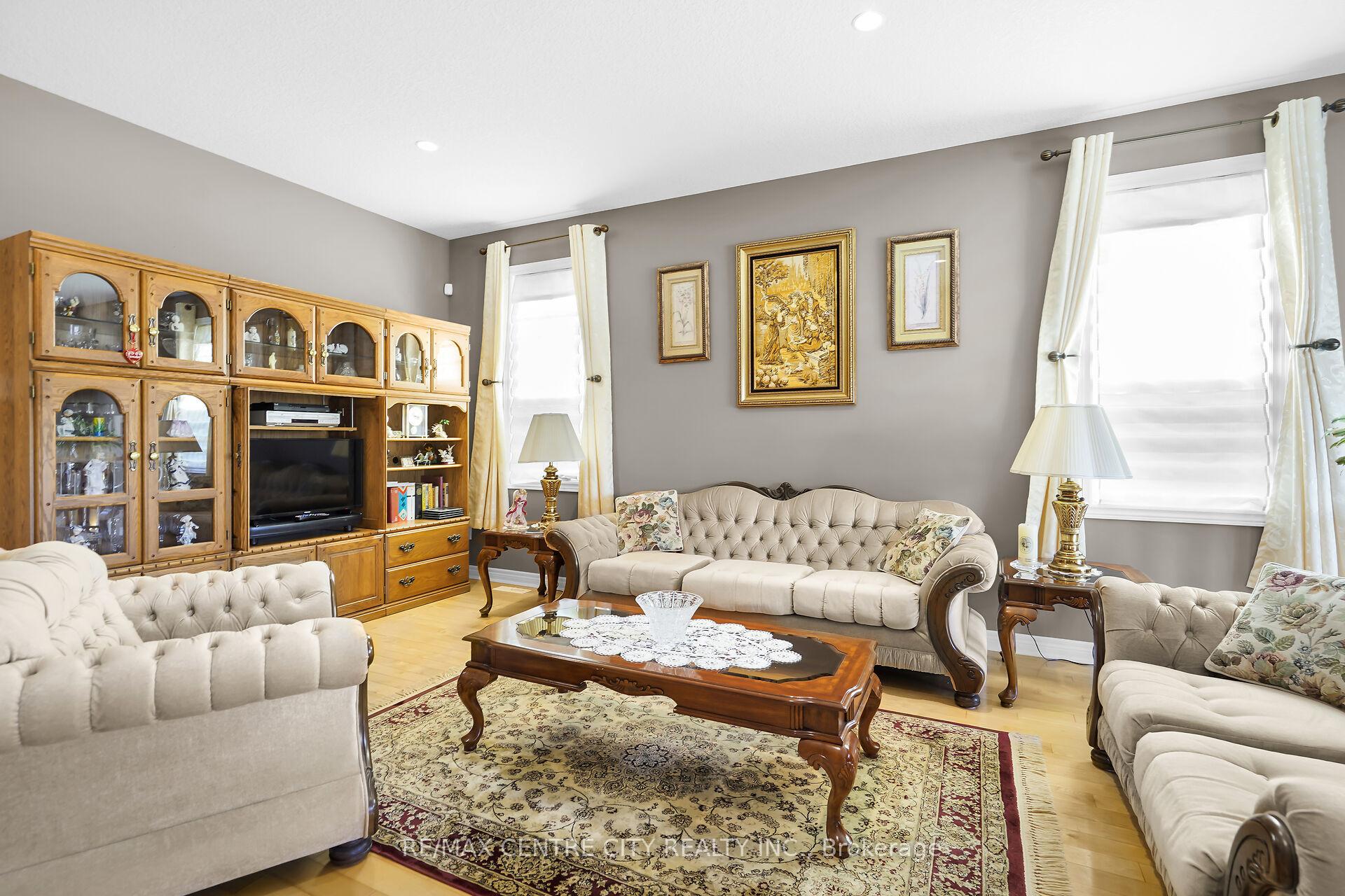 Photo 8 of 9 Willard Crescent, Middlesex Centre, Kilworth — HOMEH