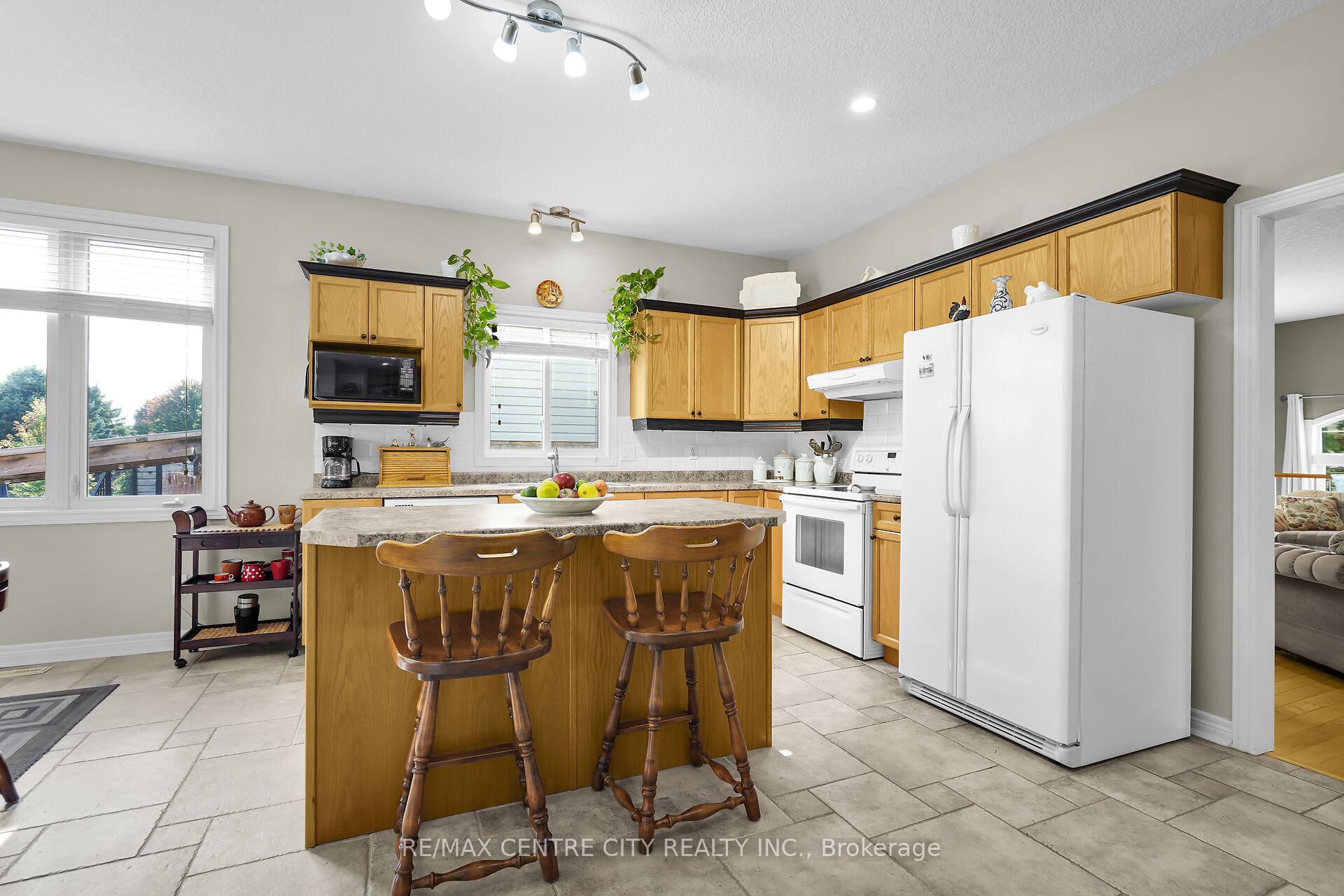 Photo 12 of 9 Willard Crescent, Middlesex Centre, Kilworth — HOMEH