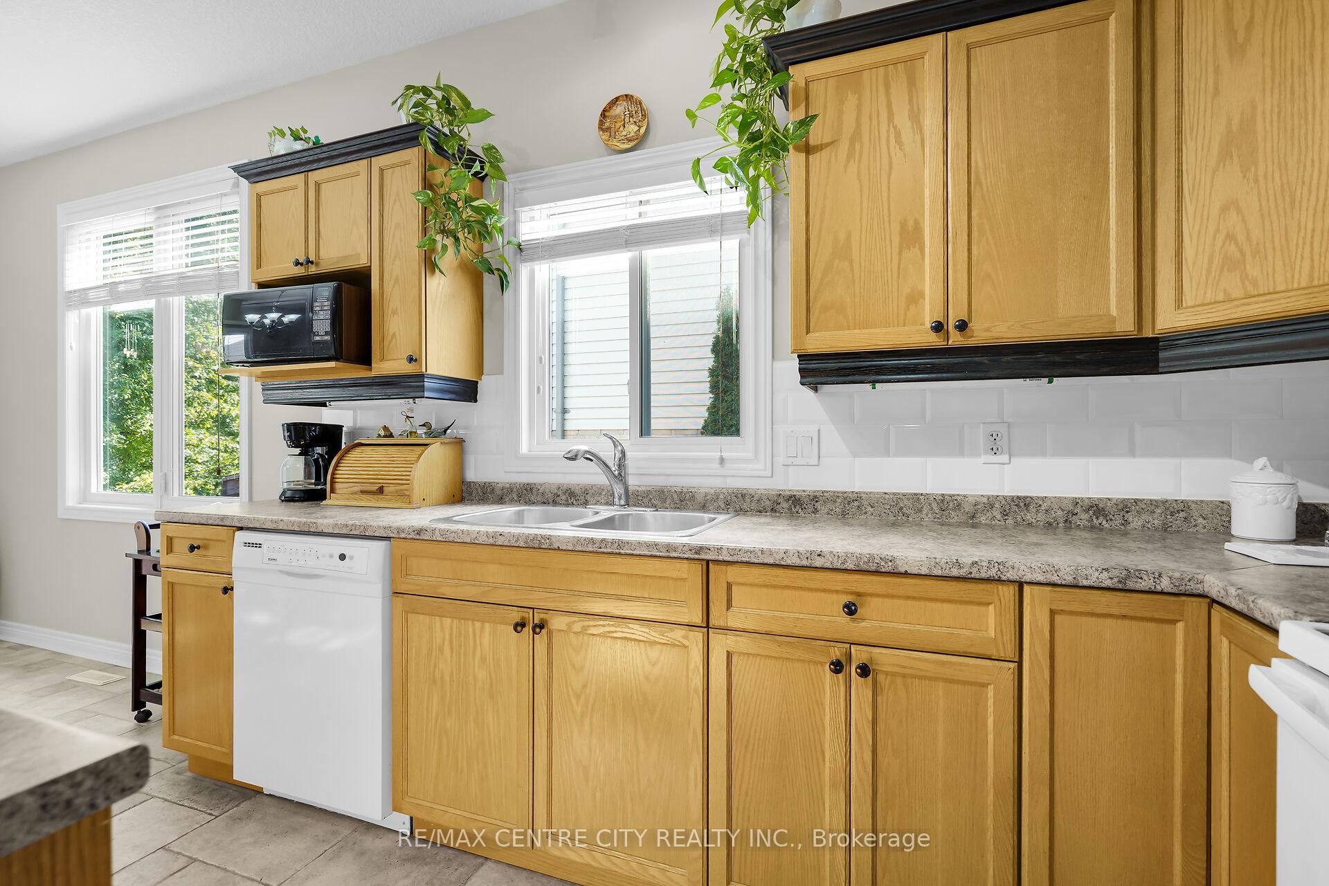 Photo 16 of 9 Willard Crescent, Middlesex Centre, Kilworth — HOMEH