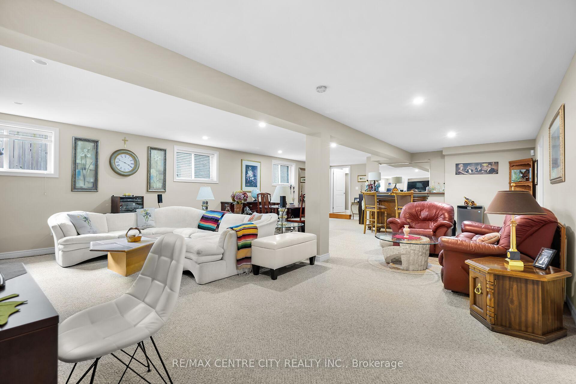 Photo 32 of 9 Willard Crescent, Middlesex Centre, Kilworth — HOMEH