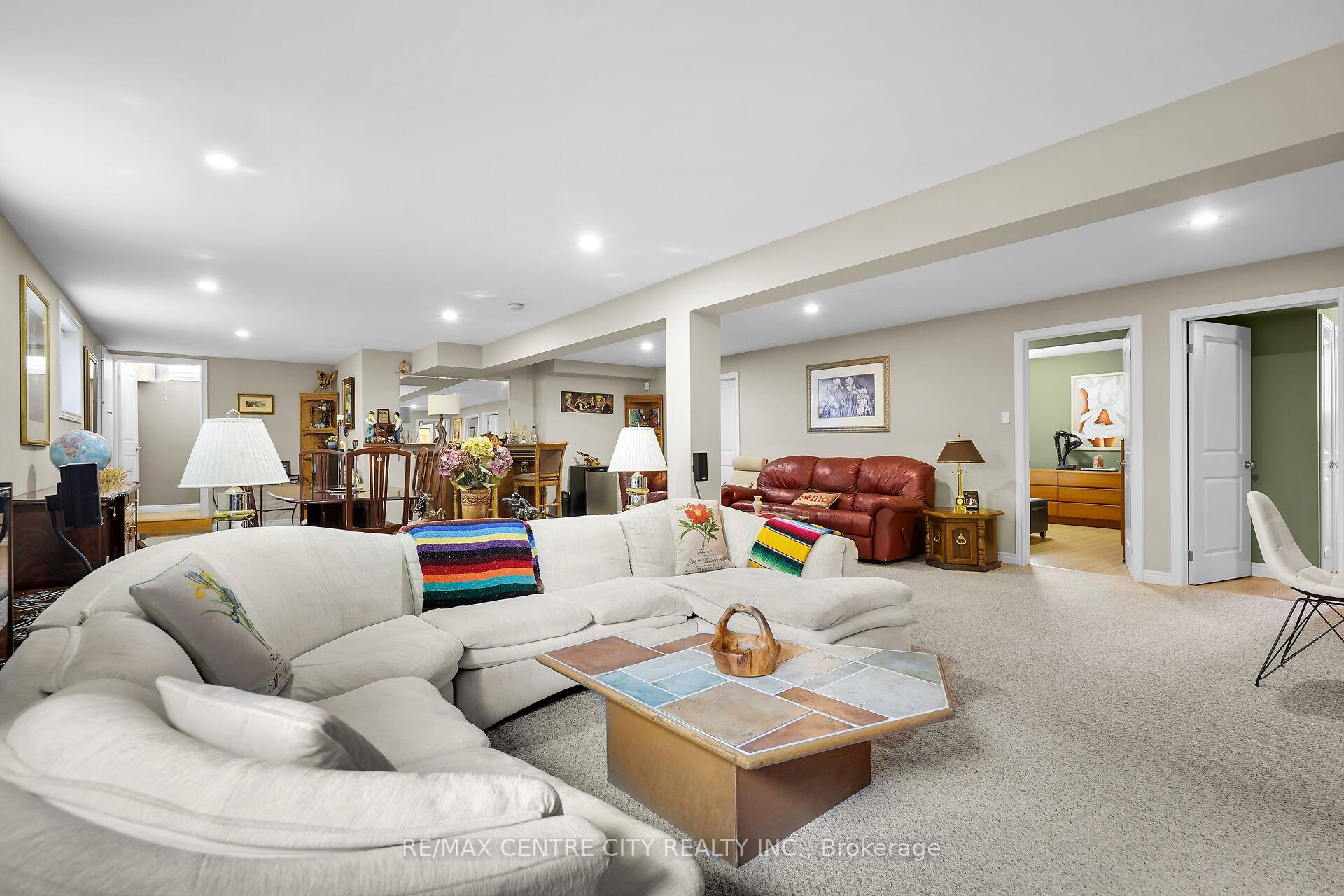Photo 35 of 9 Willard Crescent, Middlesex Centre, Kilworth — HOMEH
