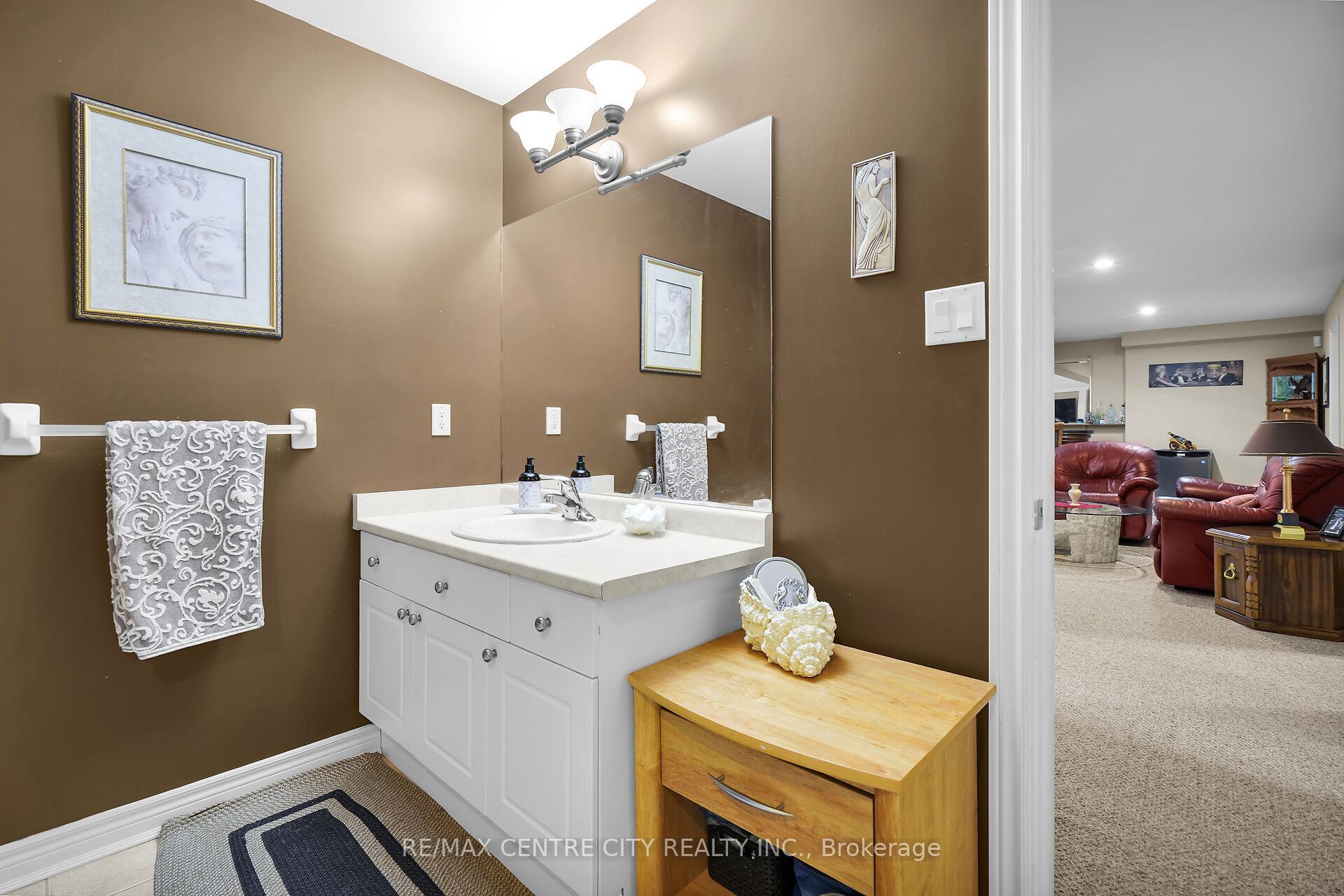 Photo 39 of 9 Willard Crescent, Middlesex Centre, Kilworth — HOMEH