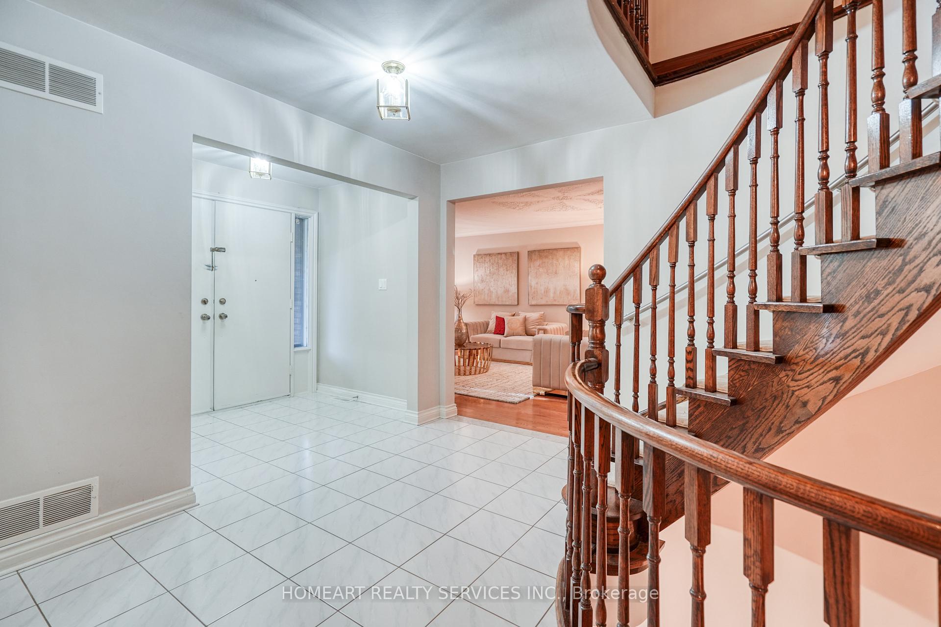 Photo 6 of 36 Johnson Street, Markham, Thornhill — HOMEH