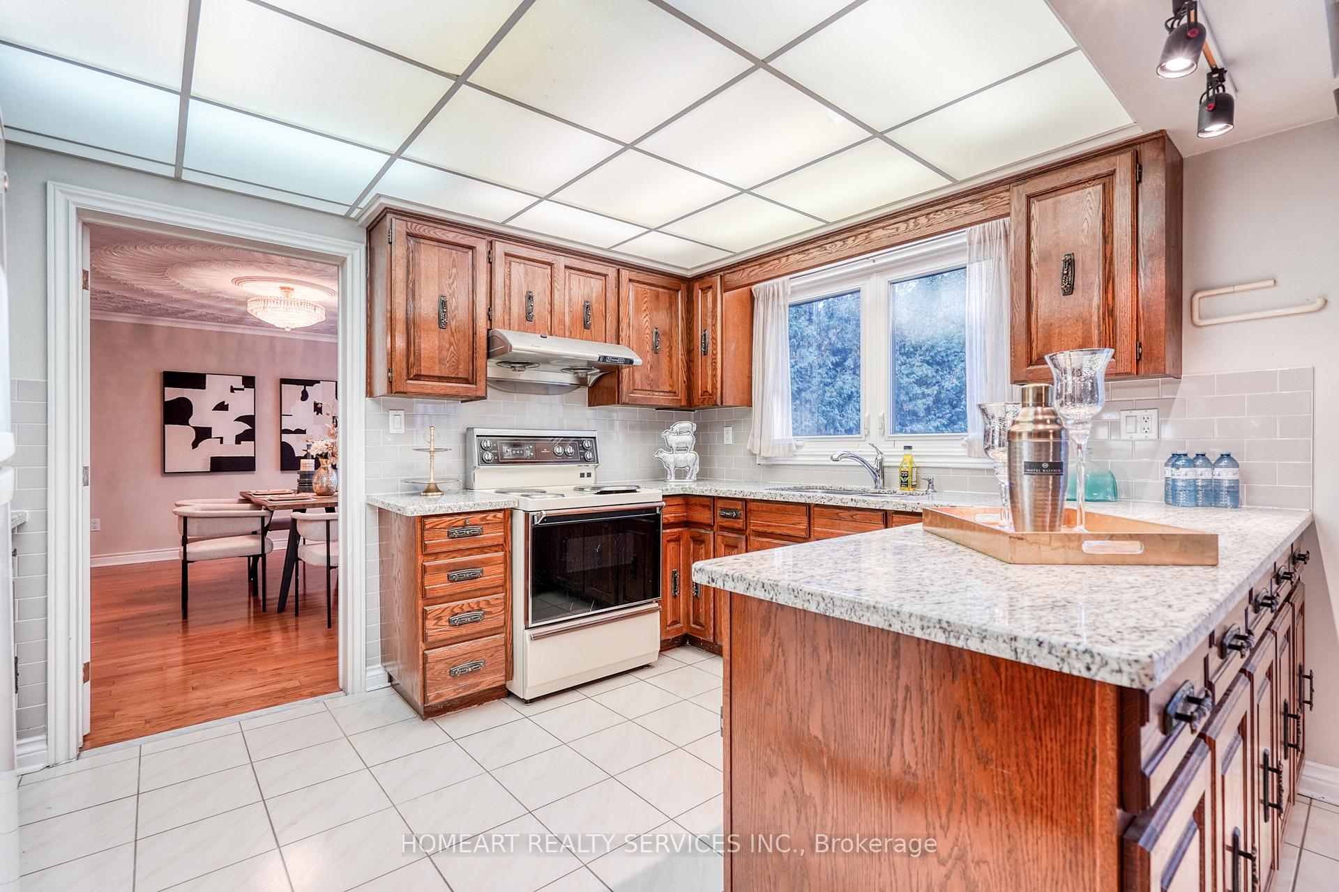 Photo 16 of 36 Johnson Street, Markham, Thornhill — HOMEH