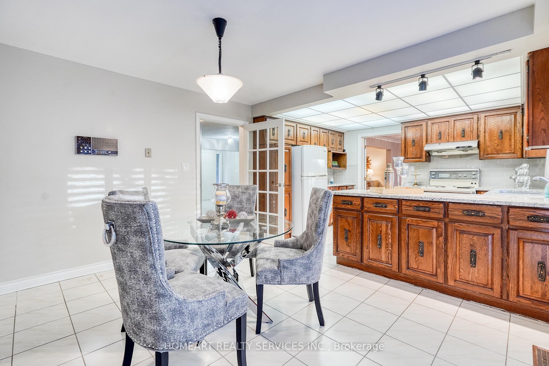 Photo 19 of 36 Johnson Street, Markham, Thornhill — HOMEH