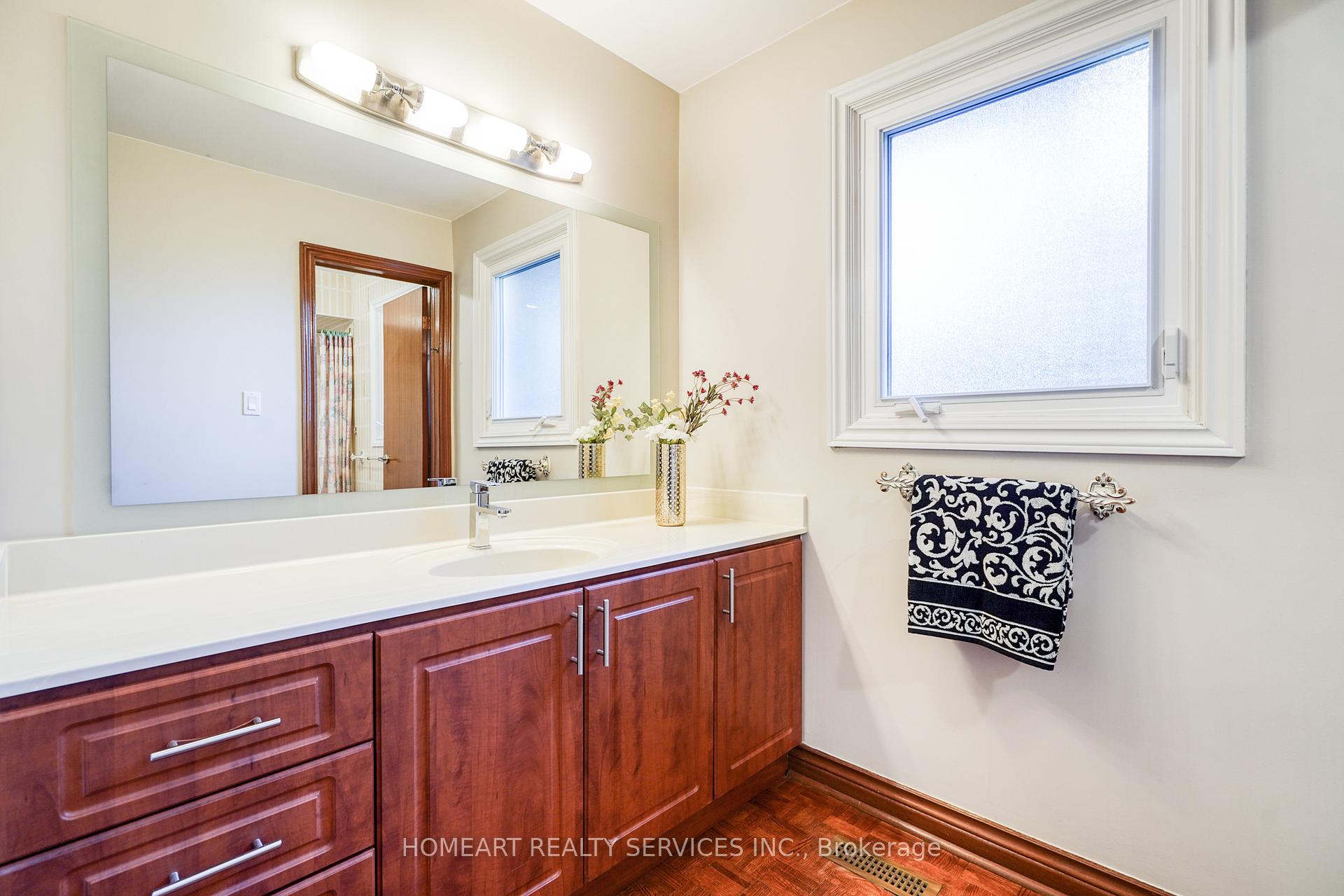 Photo 22 of 36 Johnson Street, Markham, Thornhill — HOMEH