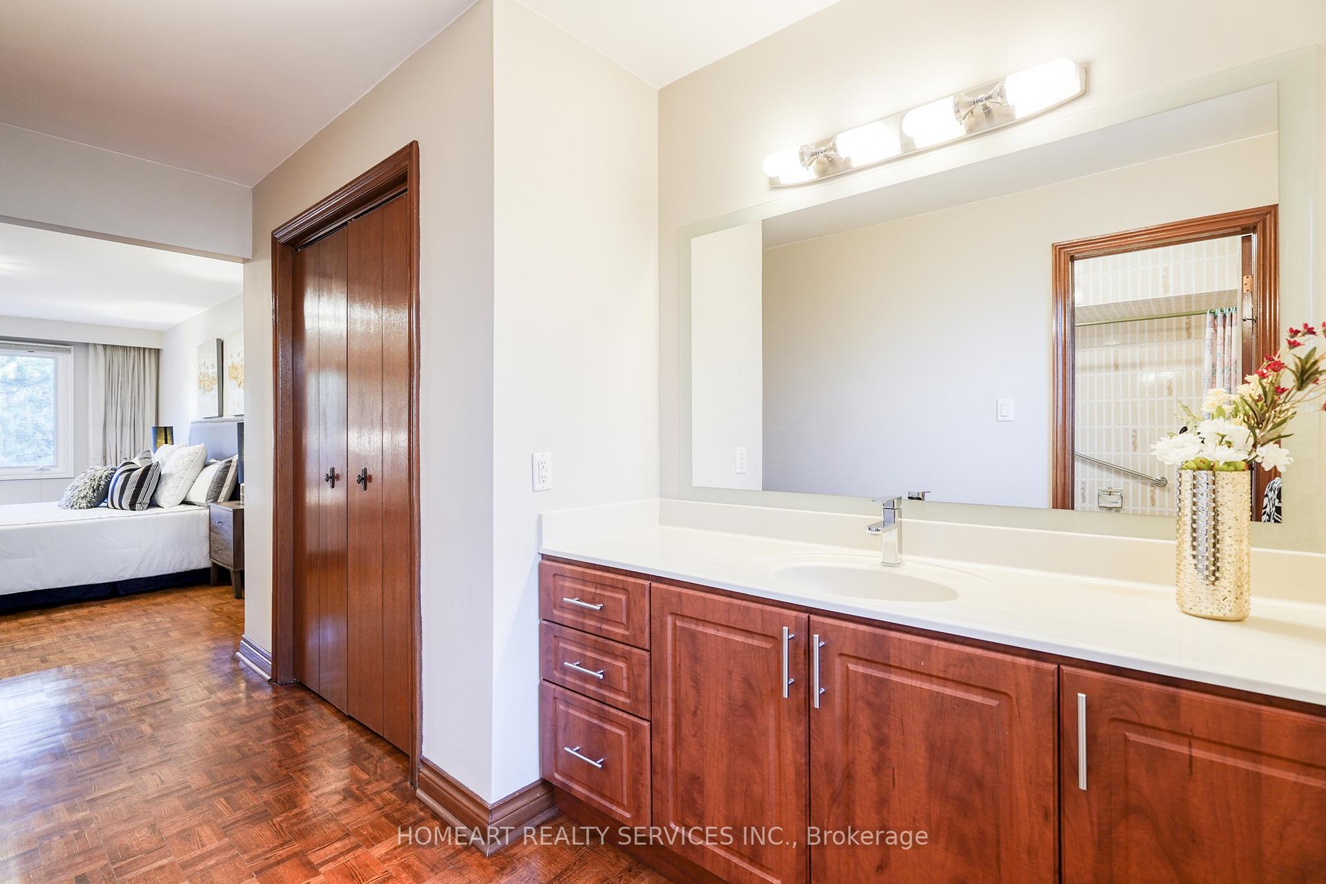 Photo 23 of 36 Johnson Street, Markham, Thornhill — HOMEH