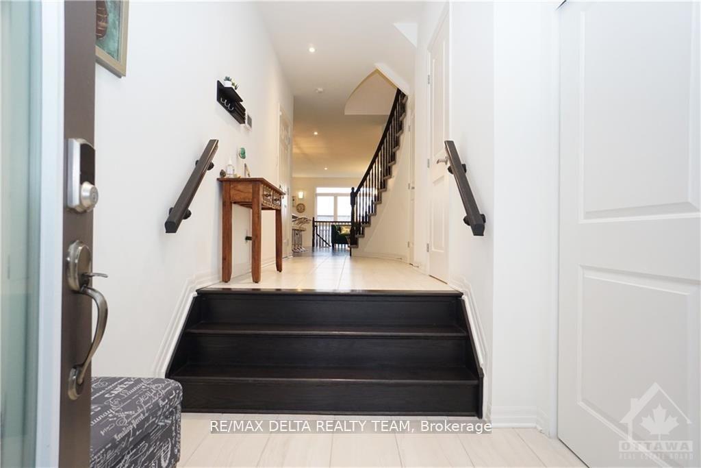 Photo 3 of 555 Rioja Street, Ottawa, Kanata - Emerald Meadows/Trailwest — HOMEH