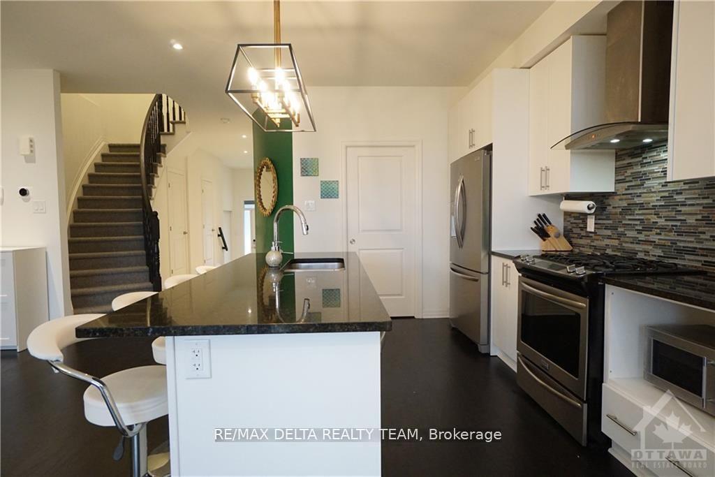 Photo 15 of 555 Rioja Street, Ottawa, Kanata - Emerald Meadows/Trailwest — HOMEH