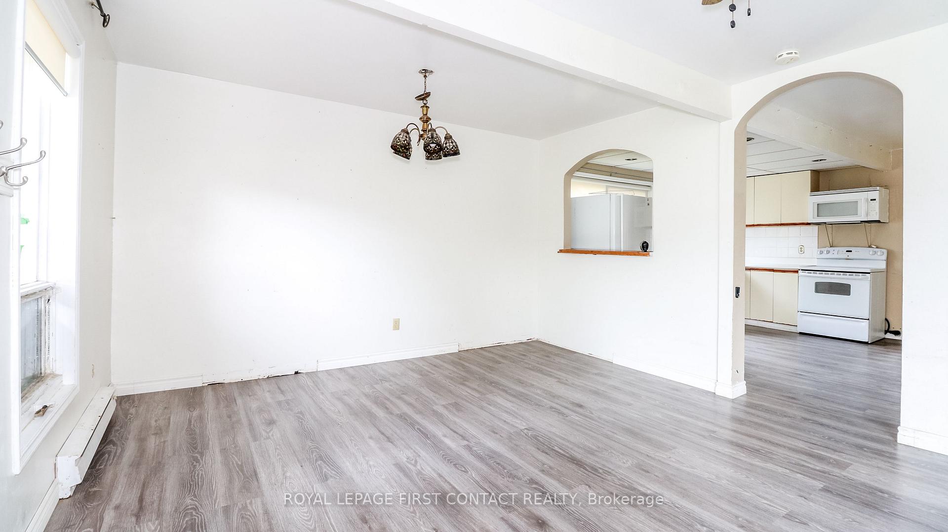 Photo 6 of 947 Gilmore Avenue, Innisfil, Lefroy — HOMEH