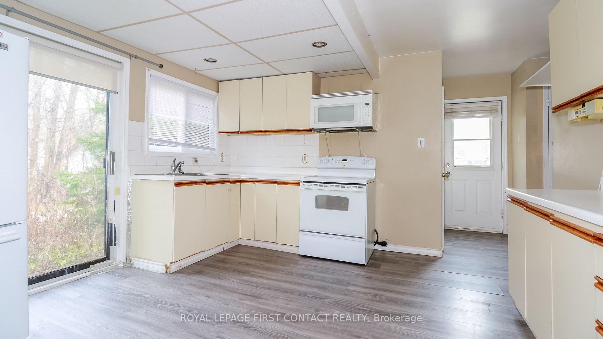 Photo 9 of 947 Gilmore Avenue, Innisfil, Lefroy — HOMEH