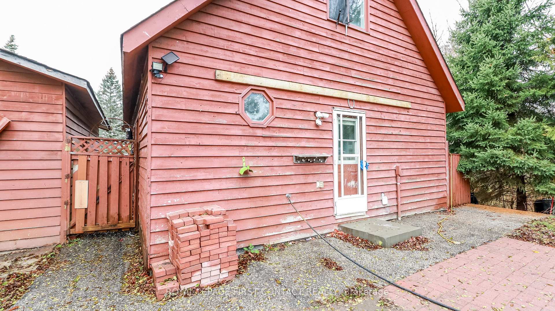 Photo 30 of 947 Gilmore Avenue, Innisfil, Lefroy — HOMEH