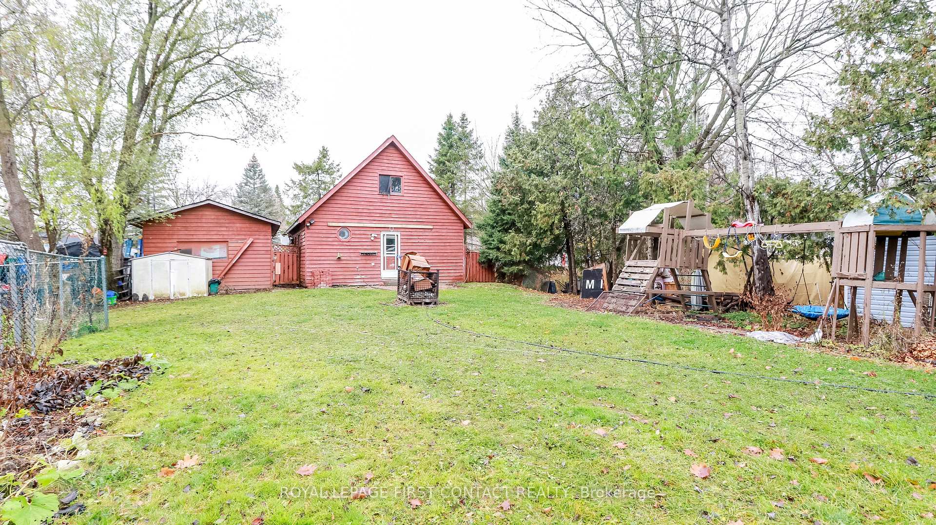 Photo 33 of 947 Gilmore Avenue, Innisfil, Lefroy — HOMEH