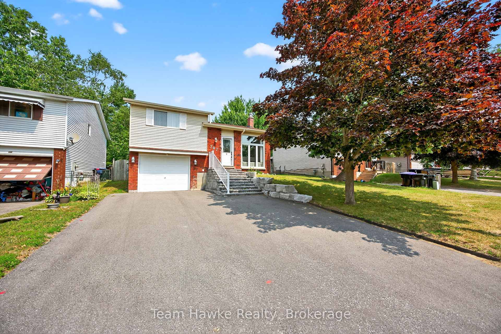 Photo 2 of 707 Algonquin Drive, Midland — HOMEH