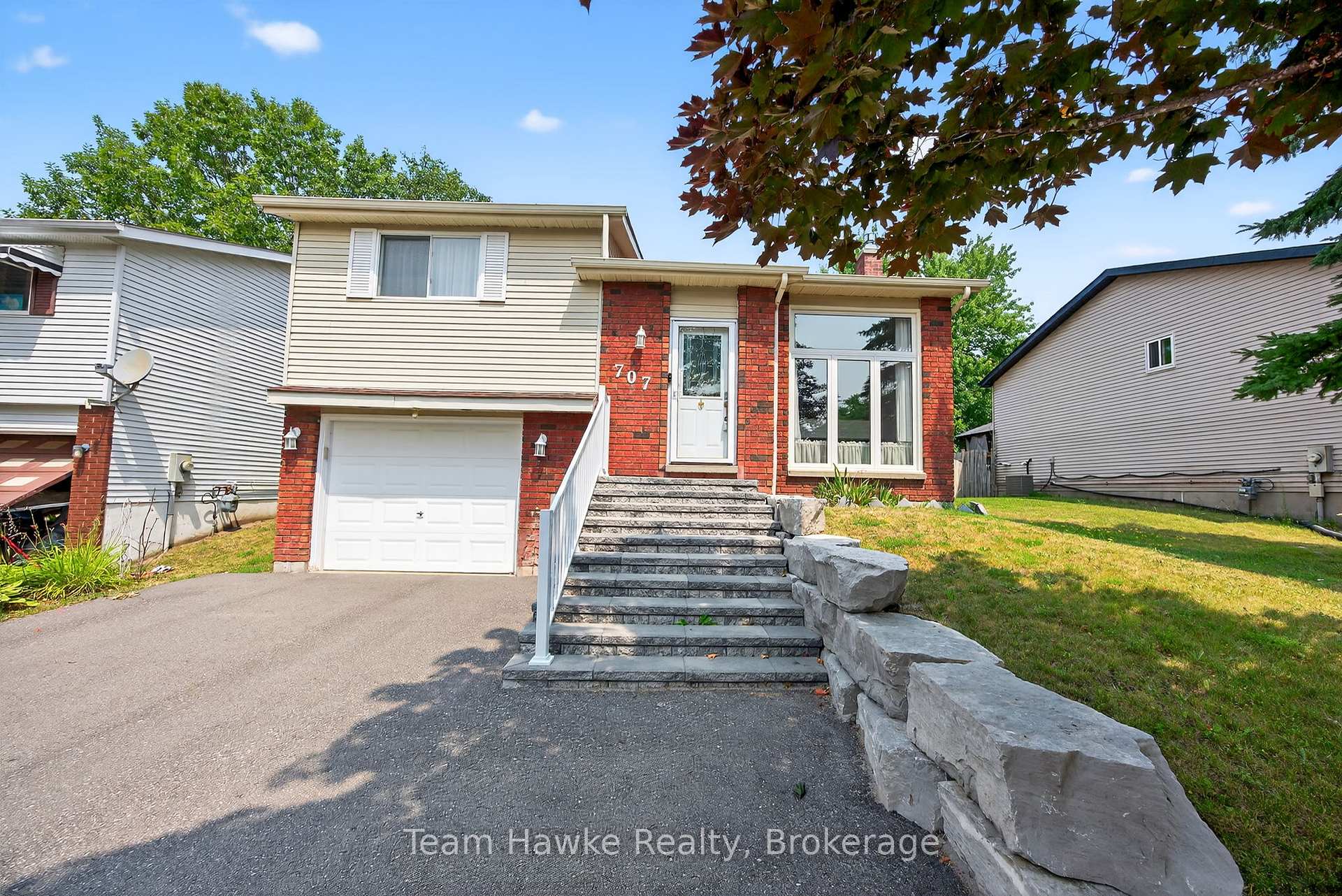 Photo 3 of 707 Algonquin Drive, Midland — HOMEH