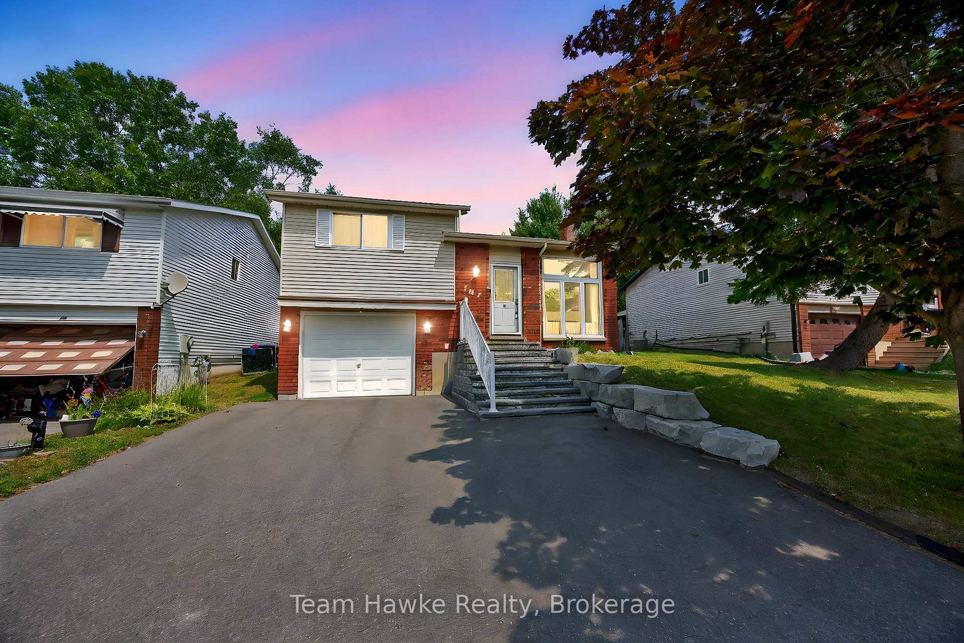 Photo 4 of 707 Algonquin Drive, Midland — HOMEH