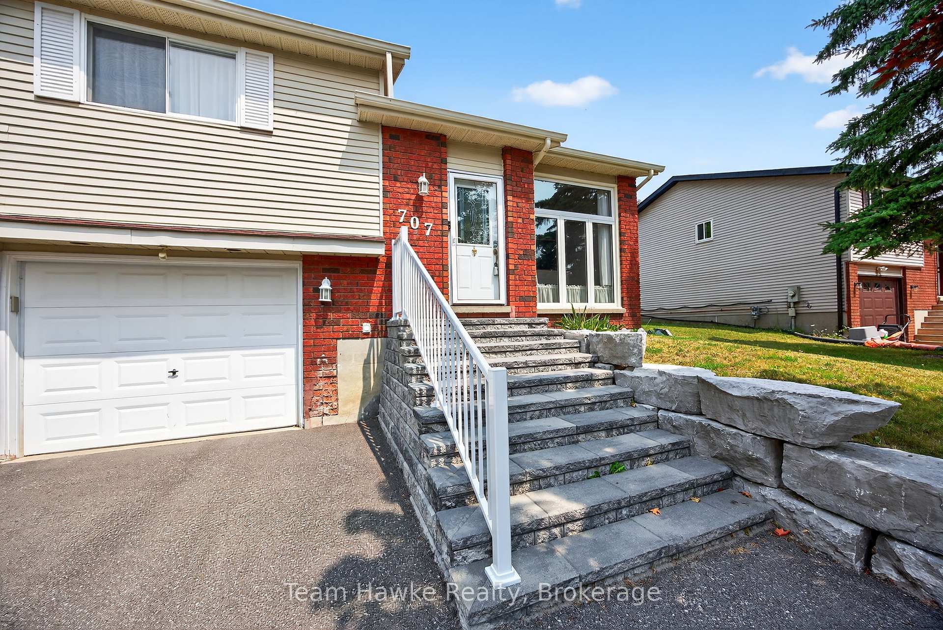 Photo 7 of 707 Algonquin Drive, Midland — HOMEH