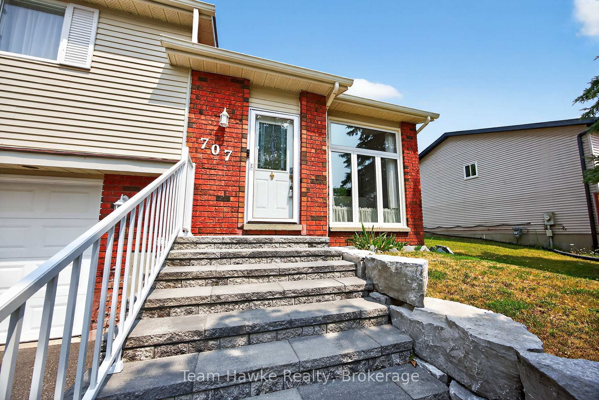 Photo 8 of 707 Algonquin Drive, Midland — HOMEH