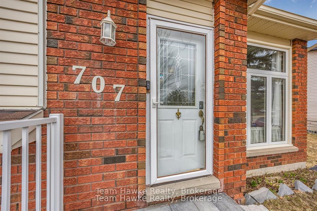 Photo 9 of 707 Algonquin Drive, Midland — HOMEH