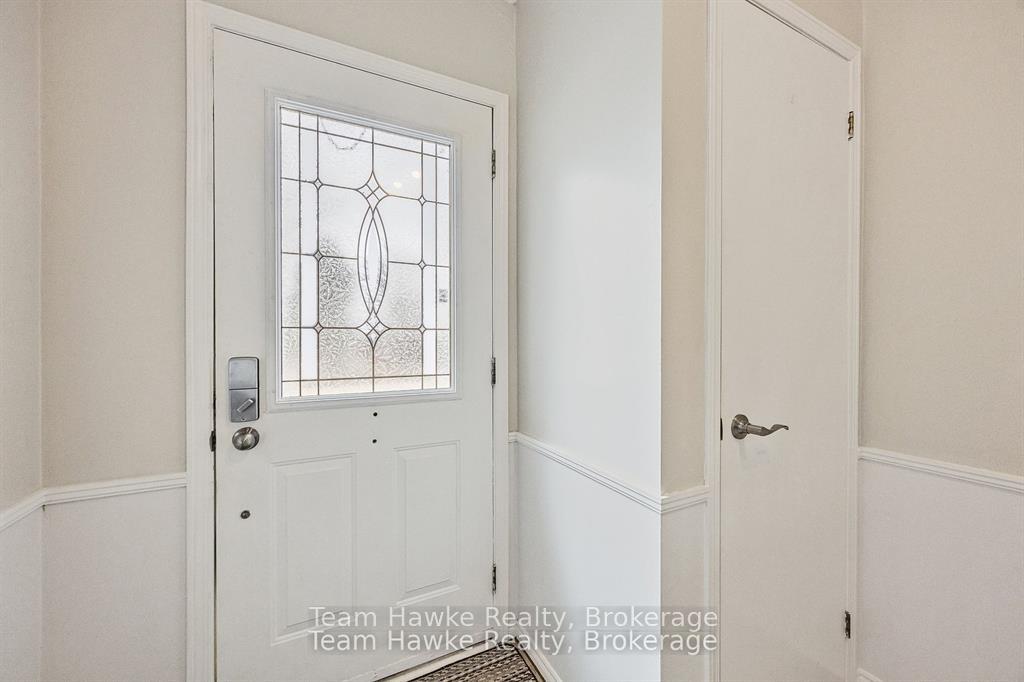 Photo 10 of 707 Algonquin Drive, Midland — HOMEH
