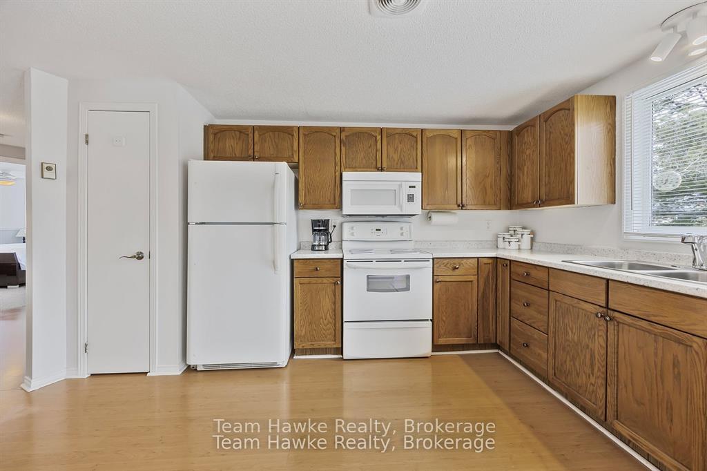 Photo 17 of 707 Algonquin Drive, Midland — HOMEH