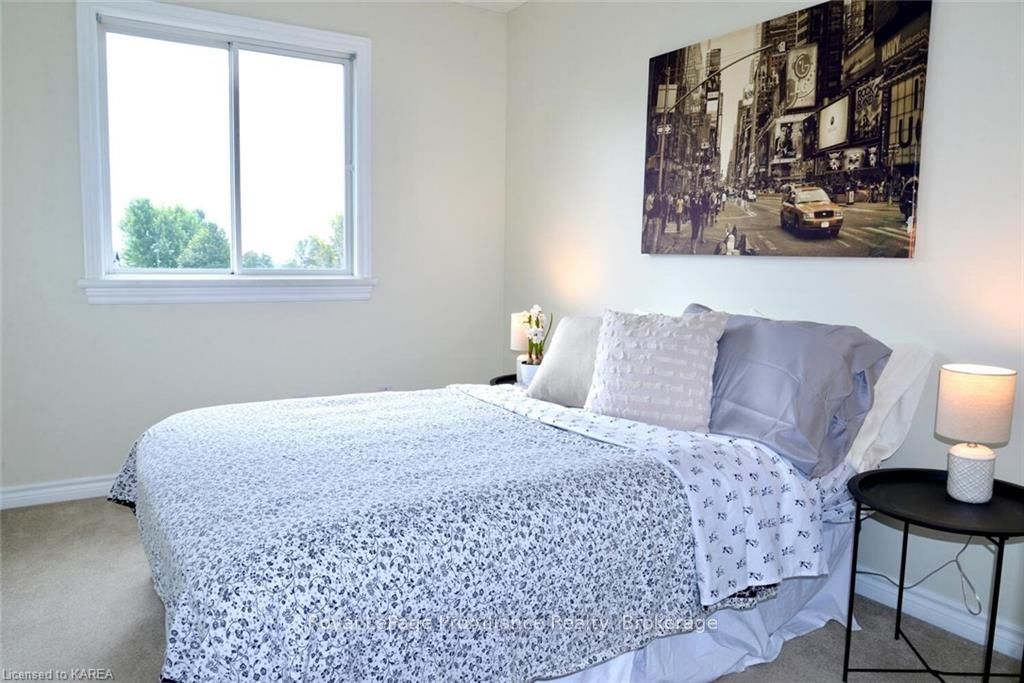 Photo 9 of 74 Mckeown Crescent, Loyalist, Amherstview — HOMEH