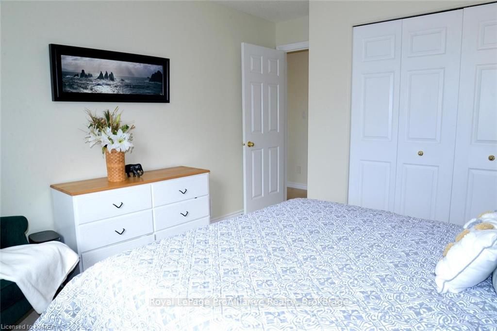 Photo 13 of 74 Mckeown Crescent, Loyalist, Amherstview — HOMEH