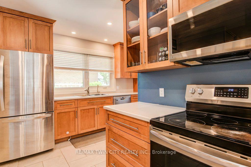Photo 18 of 21 Ruskview Road, Kitchener — HOMEH