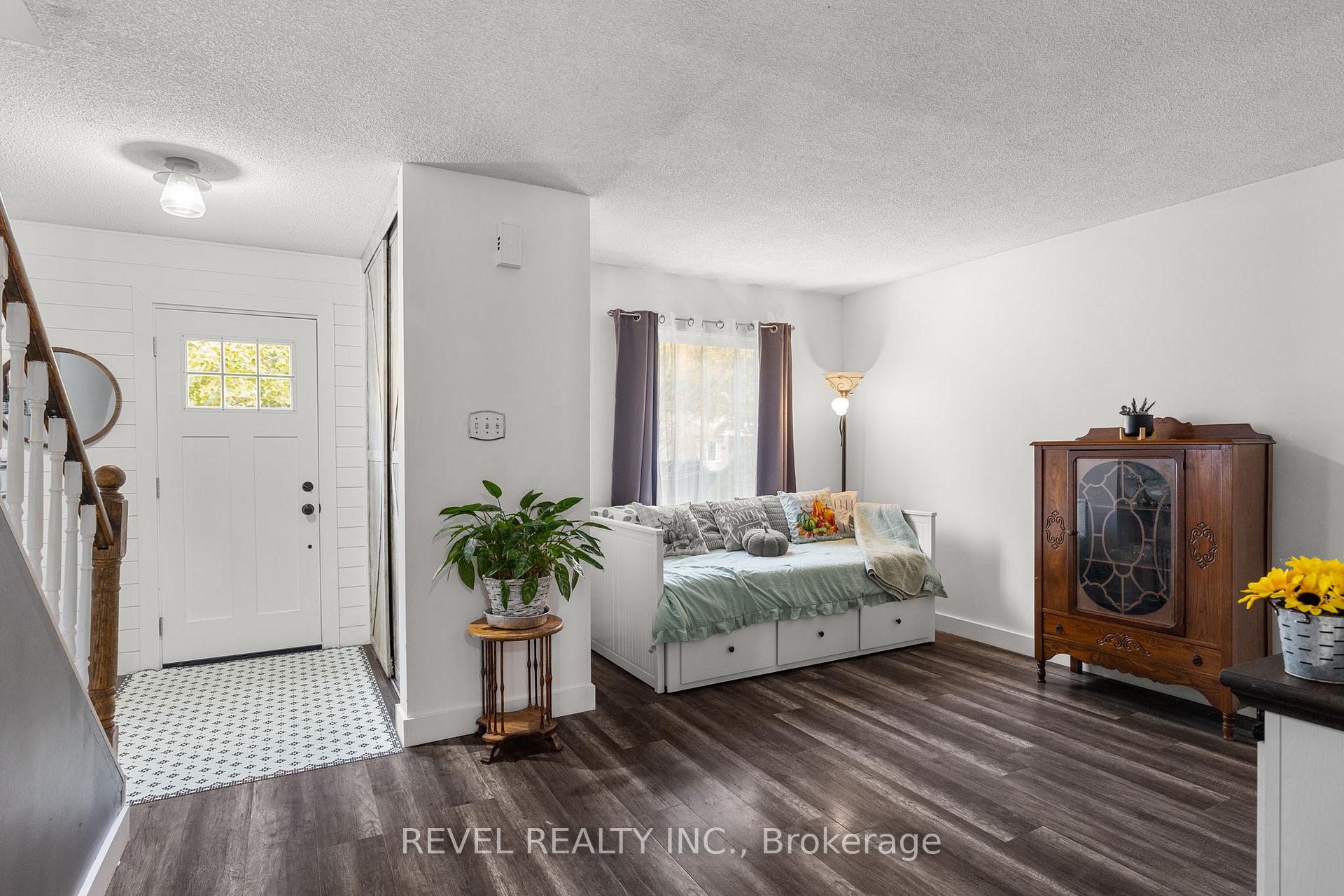 Photo 8 of 1001 Vance Crescent, Innisfil, Alcona — HOMEH
