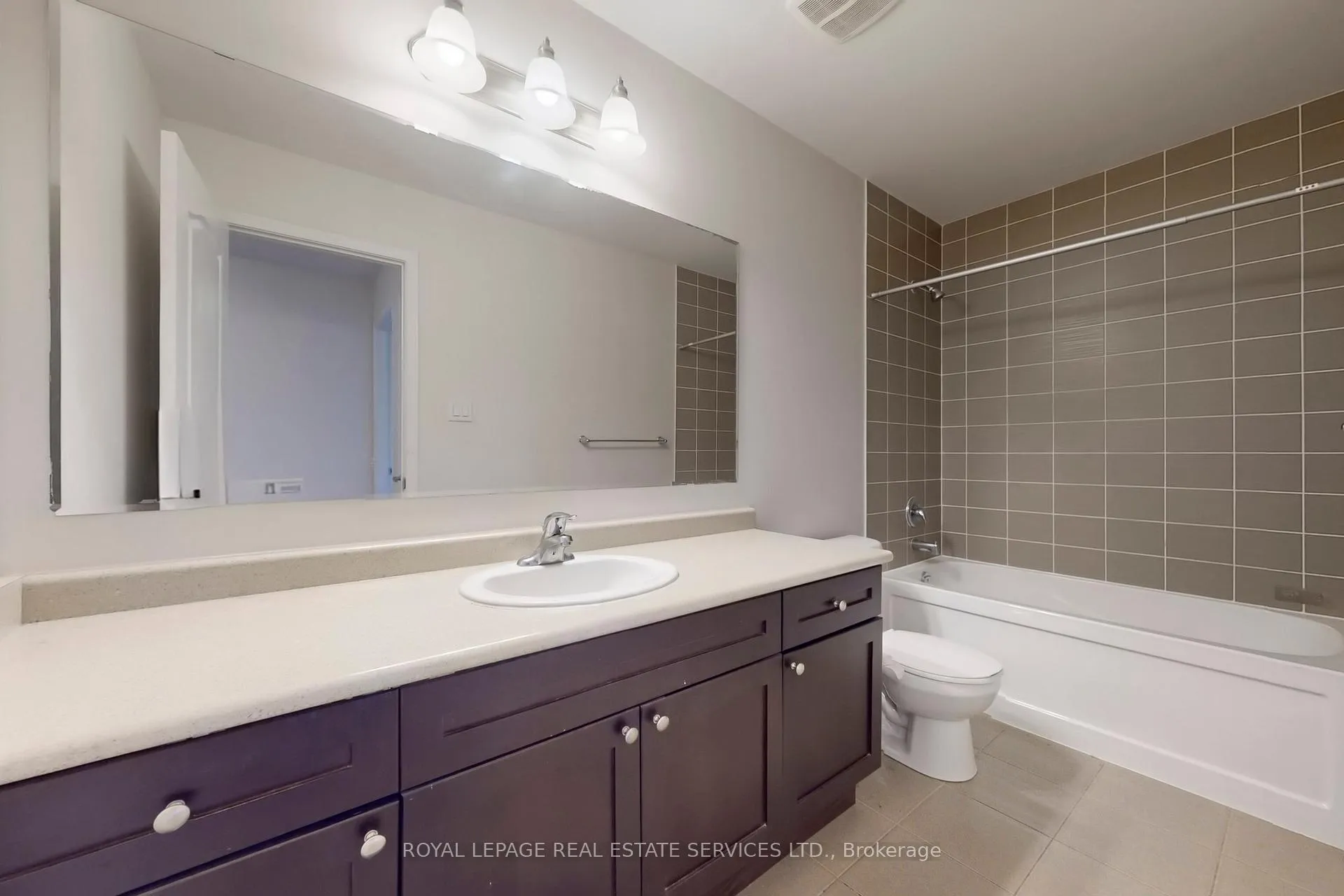 Photo 9 of 389 Gosford Crescent, Milton, Willmott — HOMEH