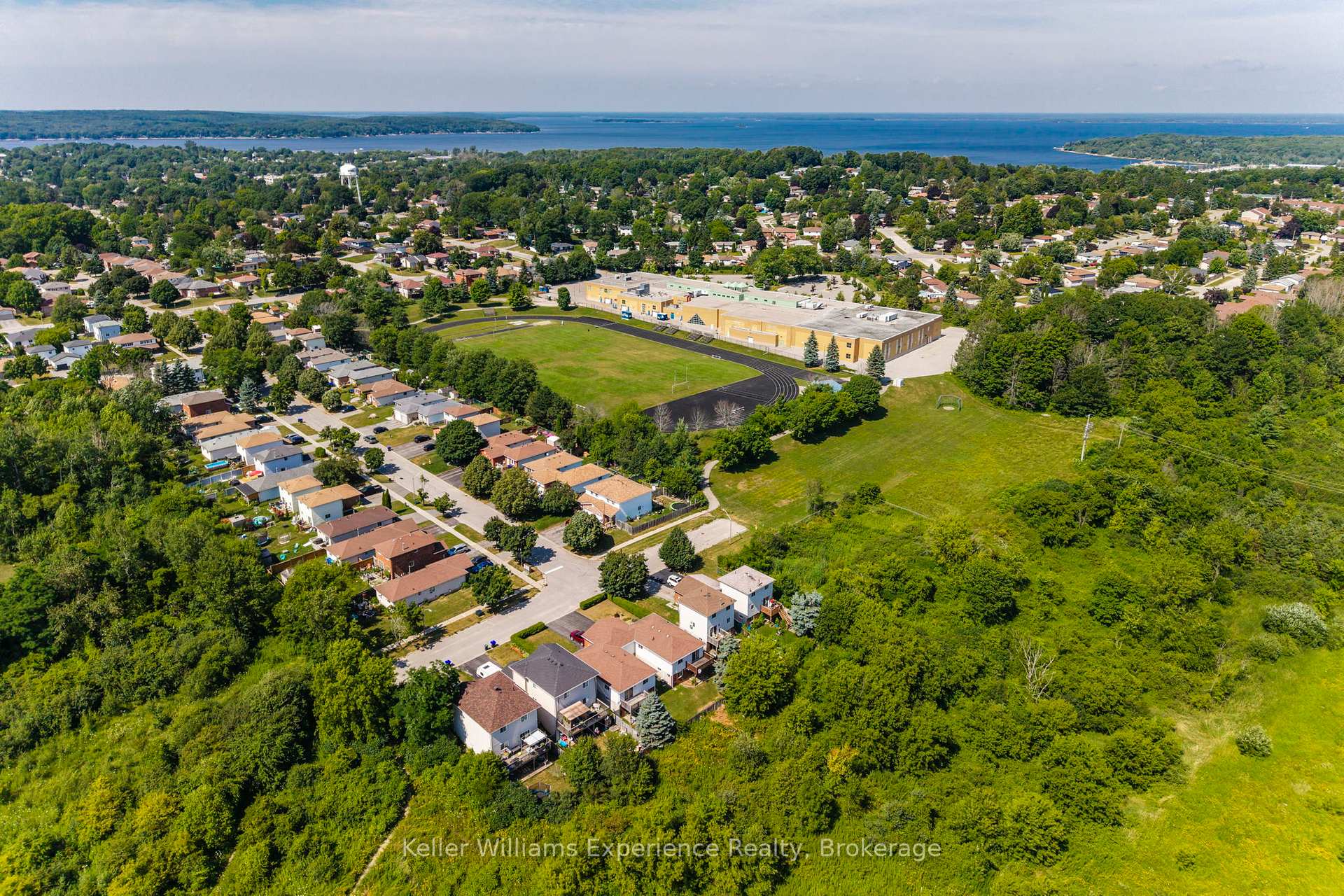Photo 6 of 369 Park Avenue, Midland — HOMEH