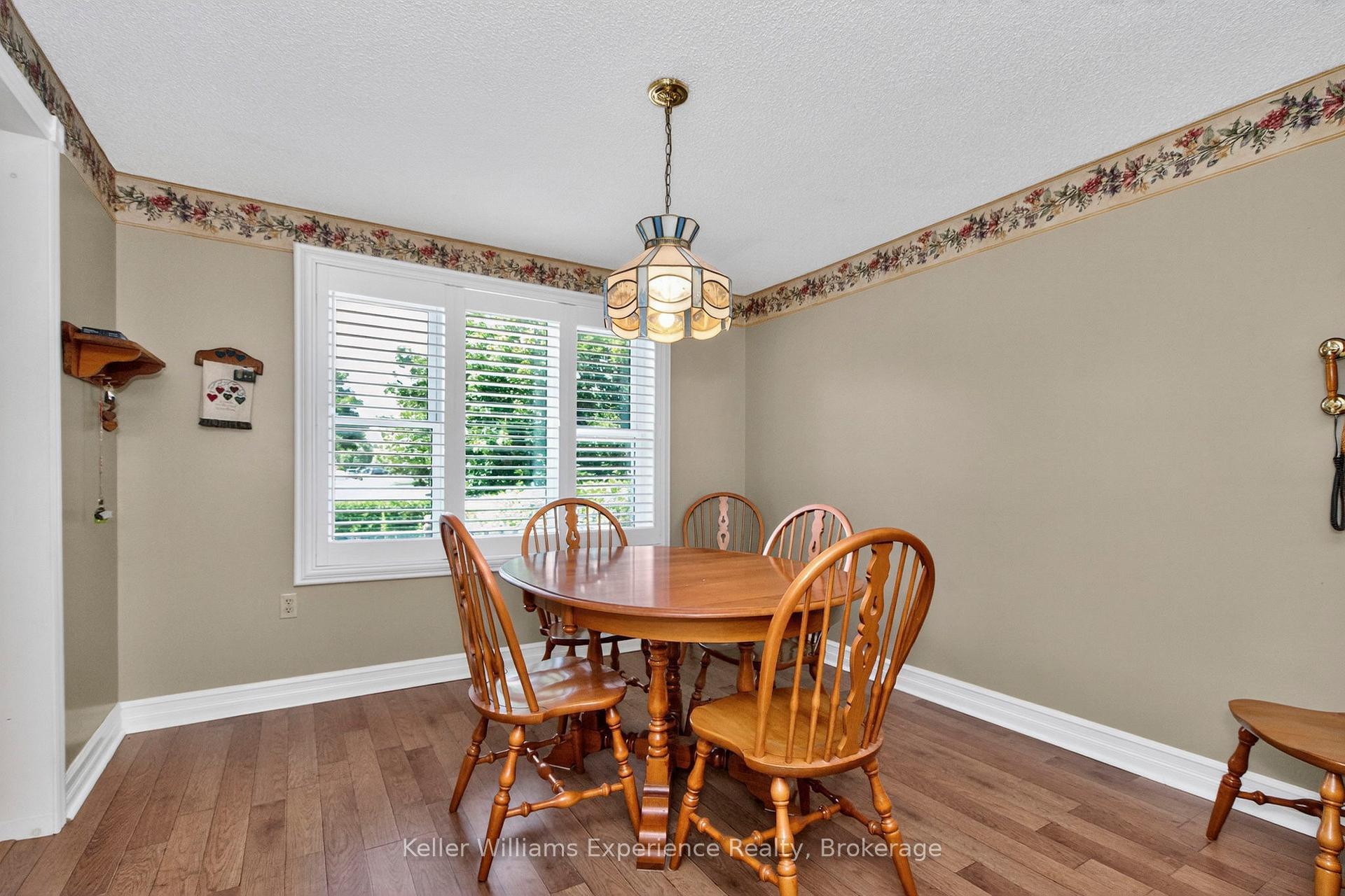 Photo 8 of 369 Park Avenue, Midland — HOMEH