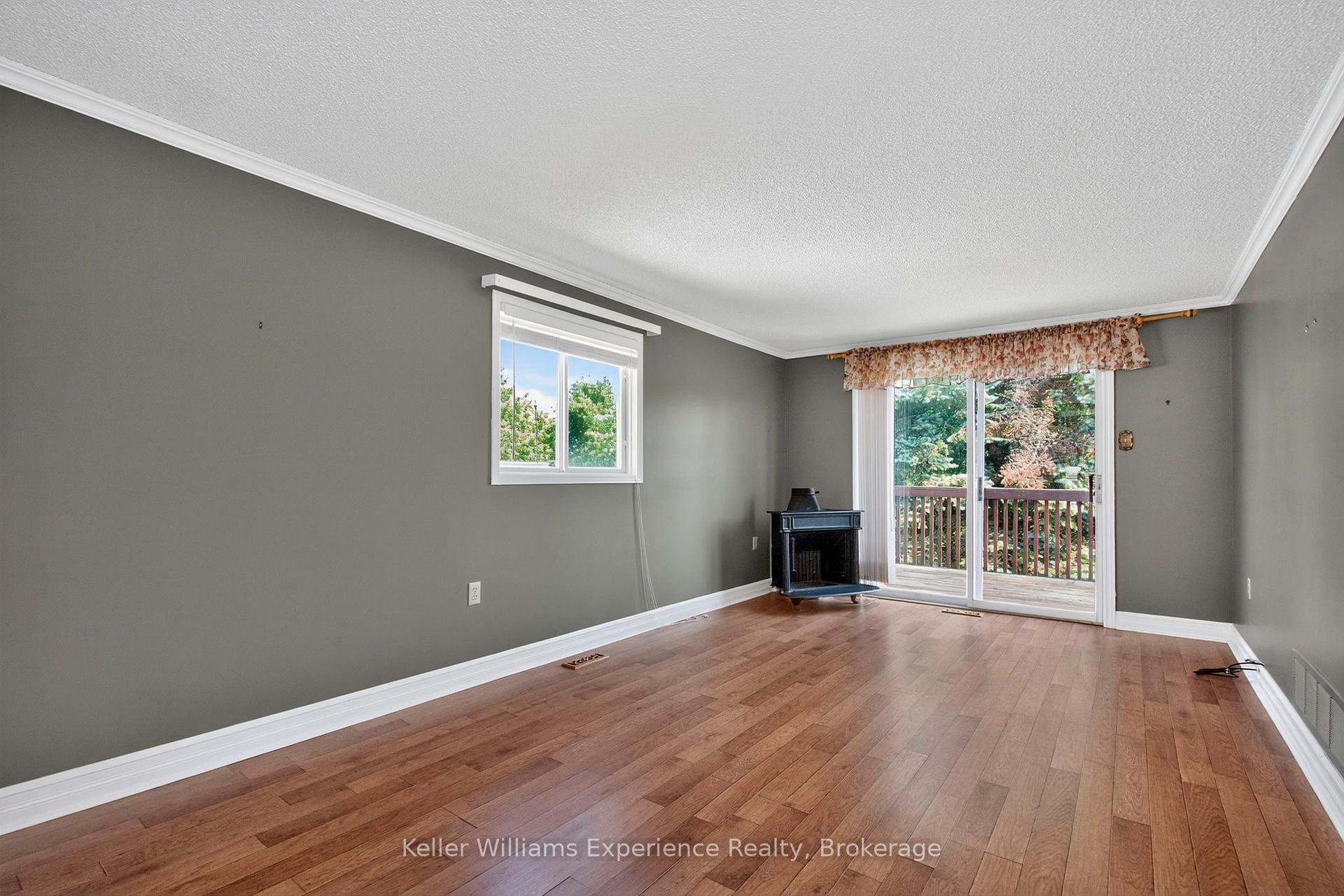 Photo 12 of 369 Park Avenue, Midland — HOMEH