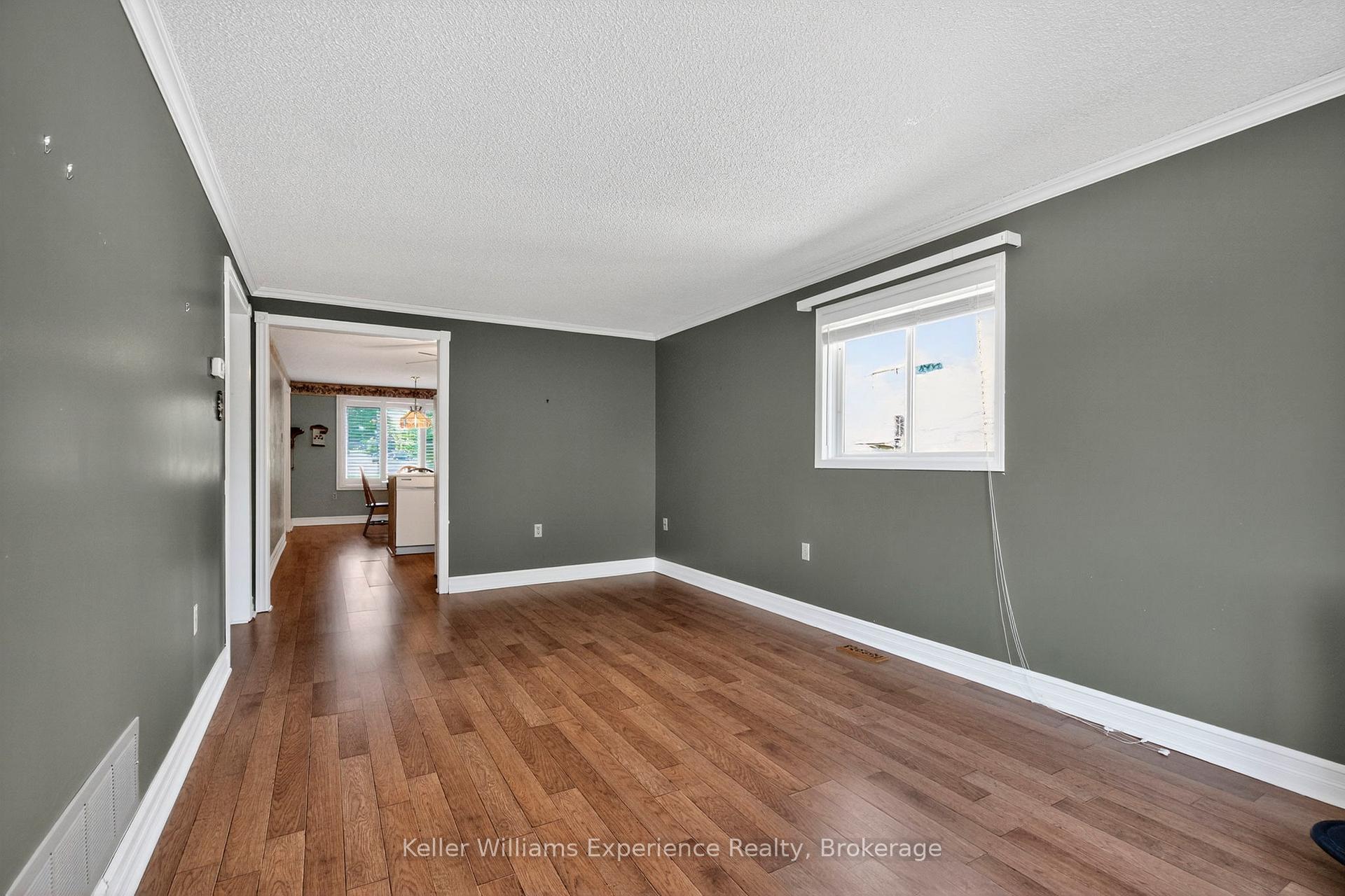 Photo 13 of 369 Park Avenue, Midland — HOMEH