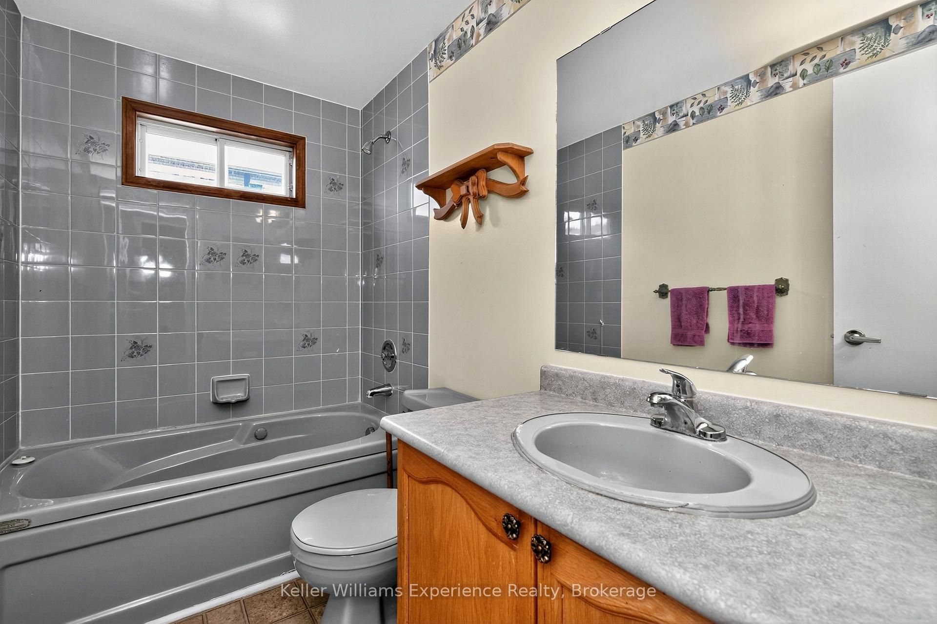 Photo 18 of 369 Park Avenue, Midland — HOMEH