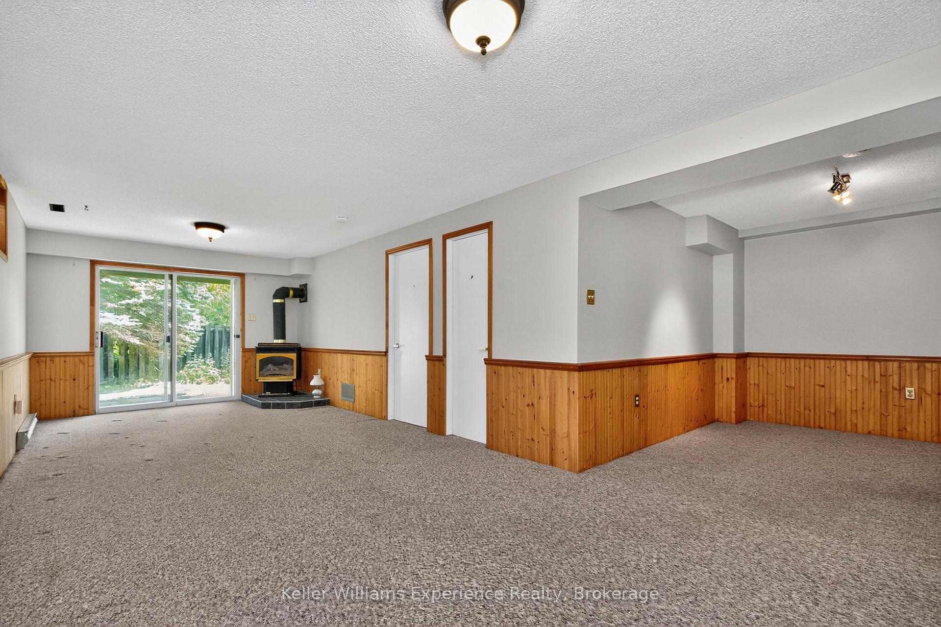 Photo 20 of 369 Park Avenue, Midland — HOMEH
