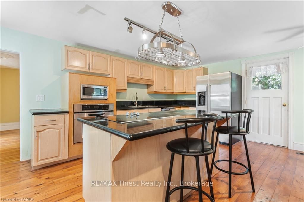 Photo 10 of 4639 Bath Road, Loyalist, Amherstview — HOMEH