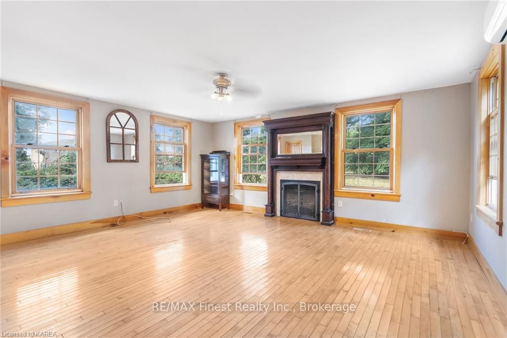 Photo 14 of 4639 Bath Road, Loyalist, Amherstview — HOMEH