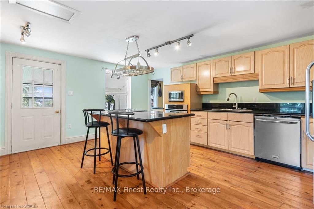 Photo 11 of 4639 Bath Road, Loyalist, Amherstview — HOMEH