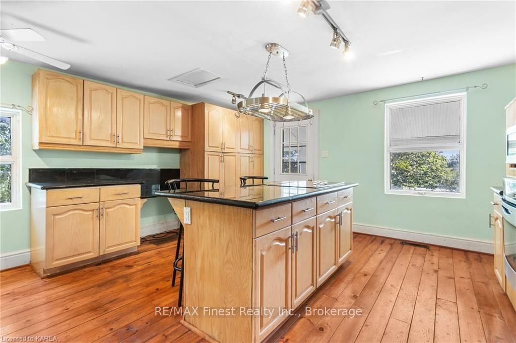 Photo 12 of 4639 Bath Road, Loyalist, Amherstview — HOMEH