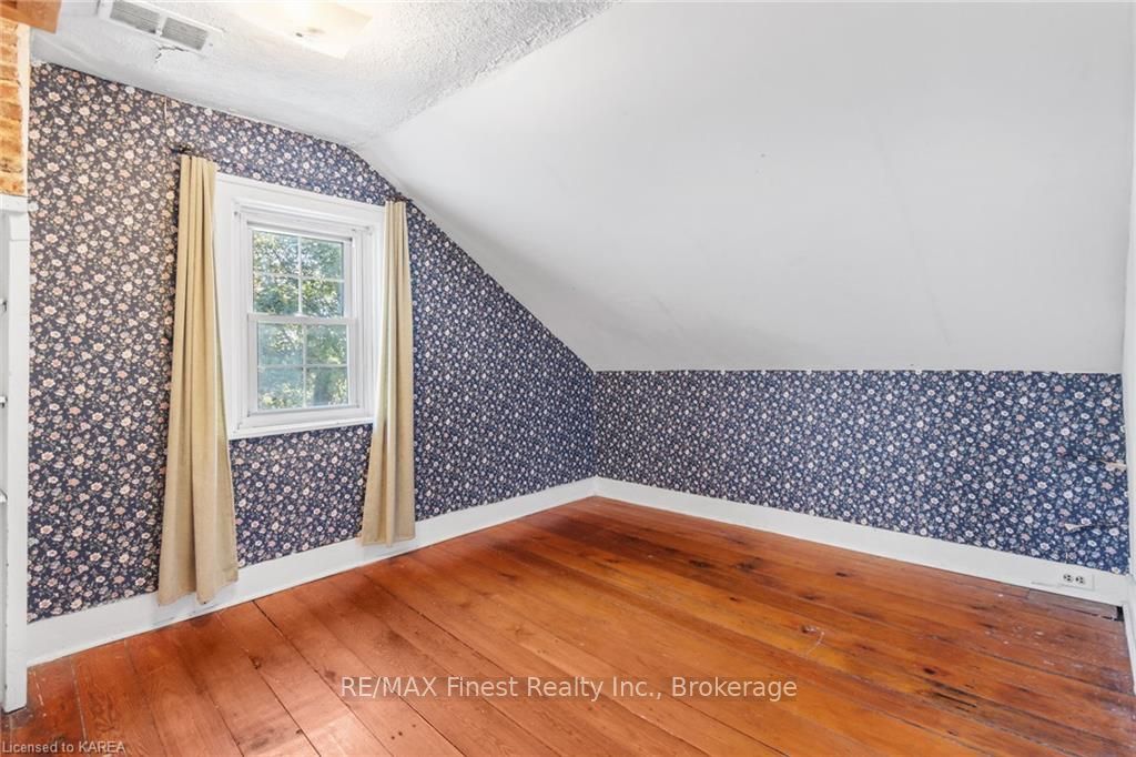 Photo 24 of 4639 Bath Road, Loyalist, Amherstview — HOMEH