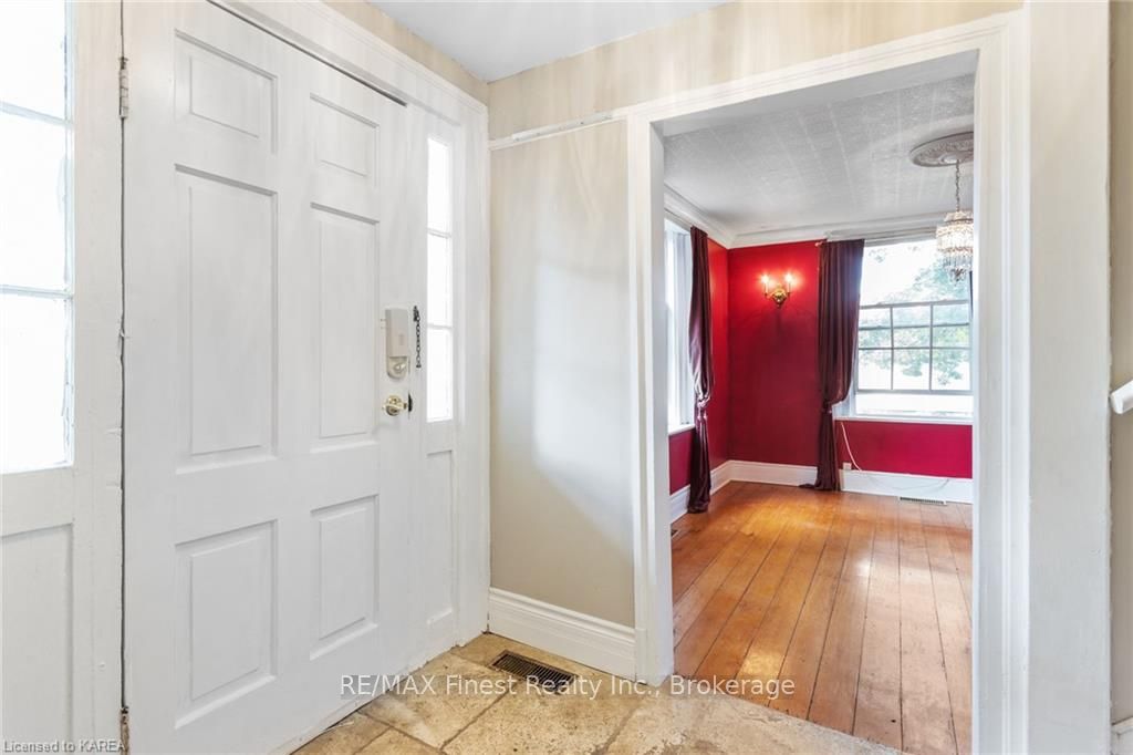 Photo 3 of 4639 Bath Road, Loyalist, Amherstview — HOMEH