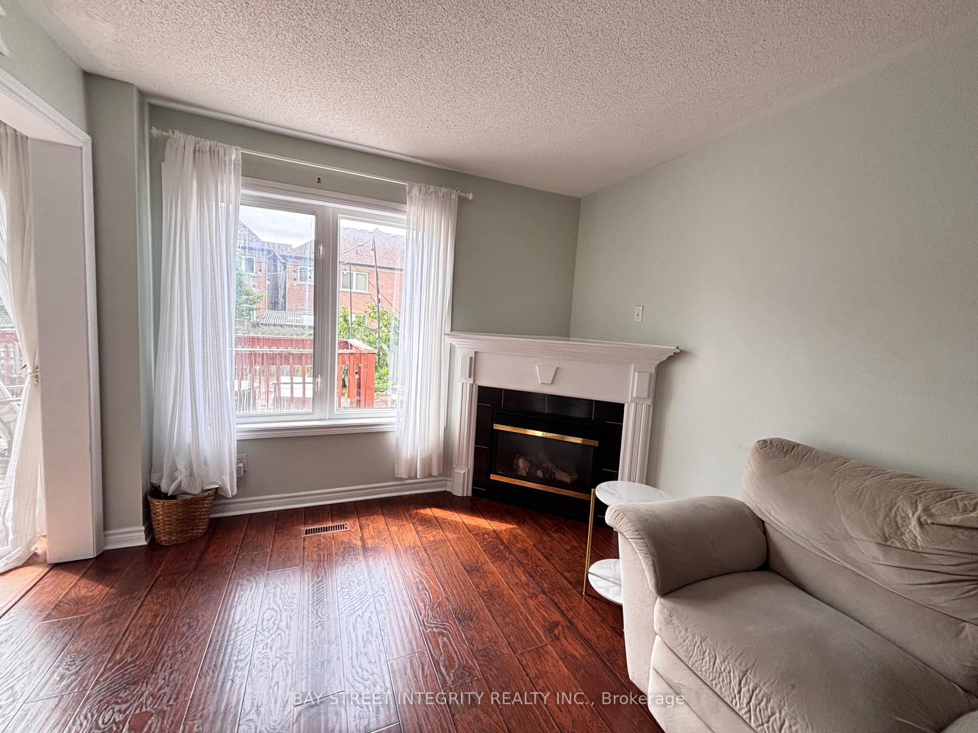 Photo 4 of 59 Elmrill Road, Markham, Berczy — HOMEH