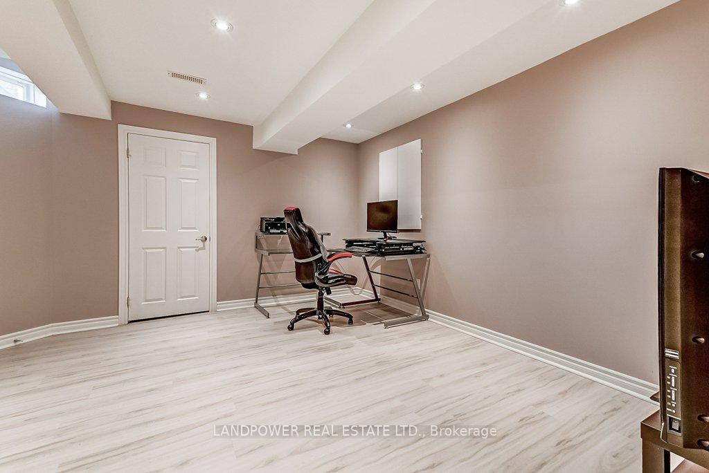 Photo 25 of 35 Limestone Street, Markham, Cornell — HOMEH