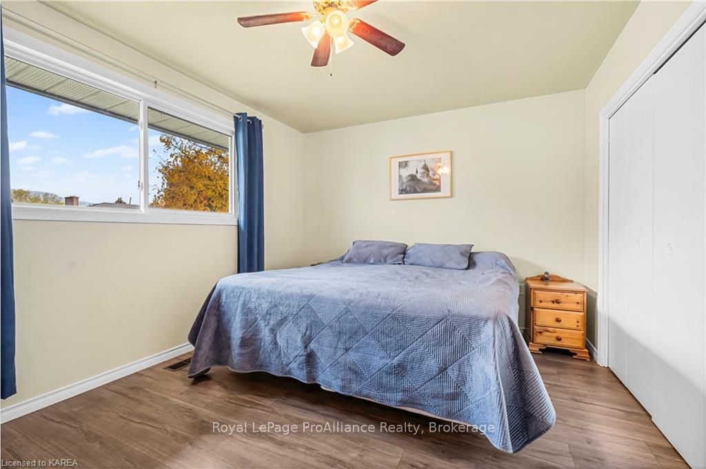 Photo 17 of 67 Briscoe Street, Loyalist, Amherstview — HOMEH