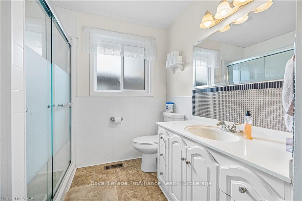 Photo 20 of 67 Briscoe Street, Loyalist, Amherstview — HOMEH