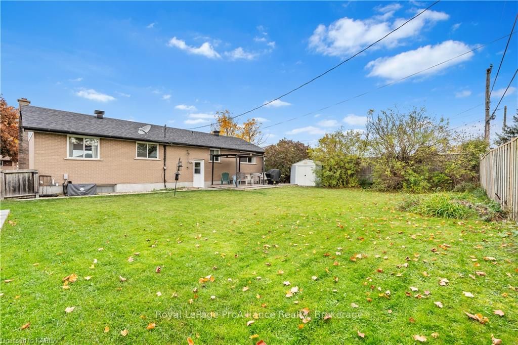 Photo 33 of 67 Briscoe Street, Loyalist, Amherstview — HOMEH