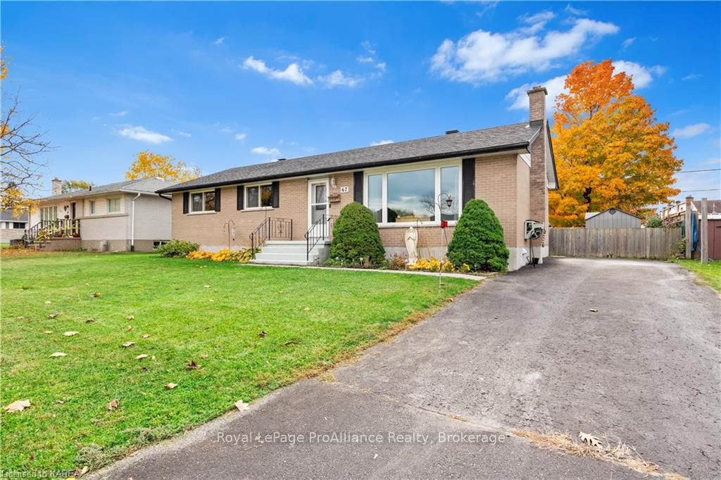Photo 2 of 67 Briscoe Street, Loyalist, Amherstview — HOMEH