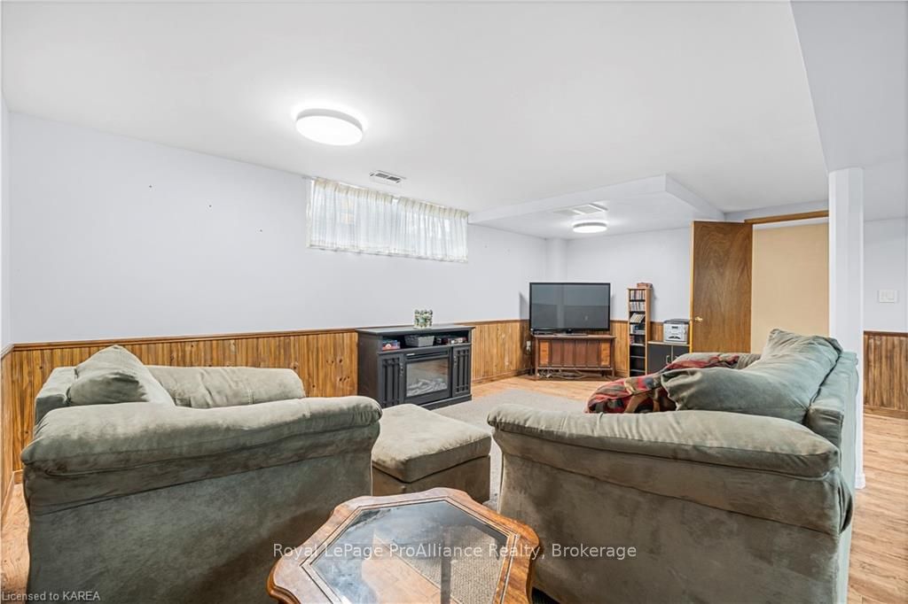 Photo 25 of 67 Briscoe Street, Loyalist, Amherstview — HOMEH